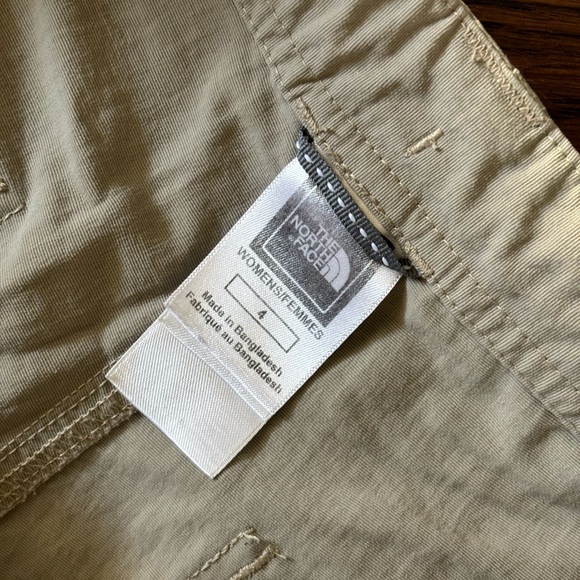 The North Face Cargo Hiking Shorts - Picture 2 of 6